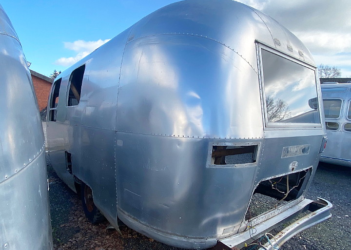 airstream_globetrotter_shell_1969_c.jpg