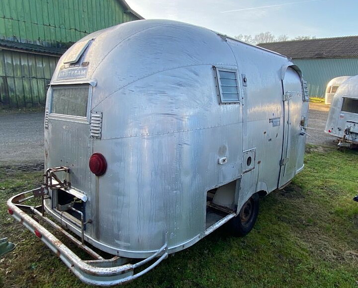 airstream_bambi_ONE_16_feet_1961_a.jpg