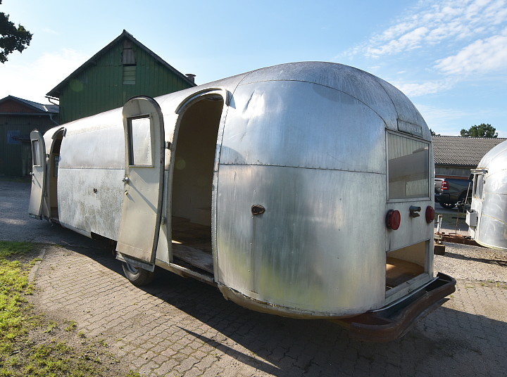 airstream_sovereign_4_doors_1964_corona_office.jpg airstream_sovereign_4_doors_1964_corona_office.jpg