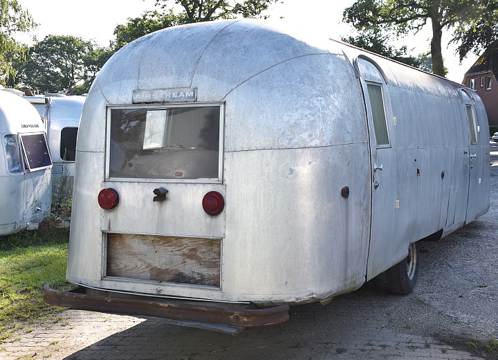 airstream_sovereign_4_doors_1964_vintage_office.jpg airstream_sovereign_4_doors_1964_vintage_office.jpg