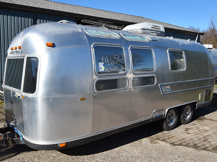 airstream_caravanner_1976_25ft_a.jpg