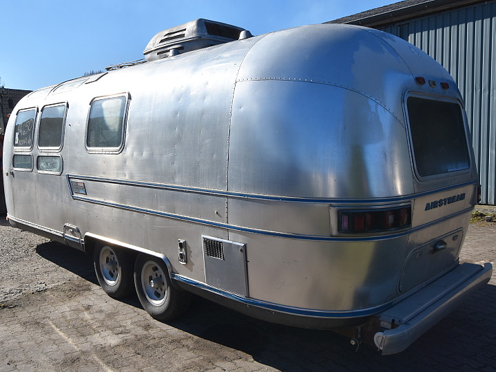 airstream_caravanner_1976_25ft_b.jpg